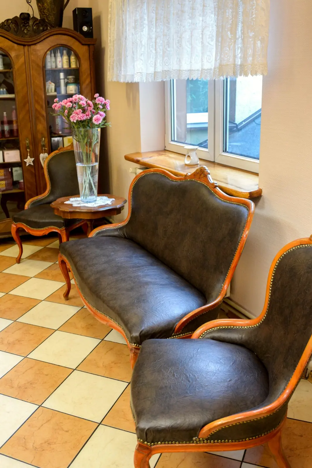 Elegancka poczekalnia w Salonie MK